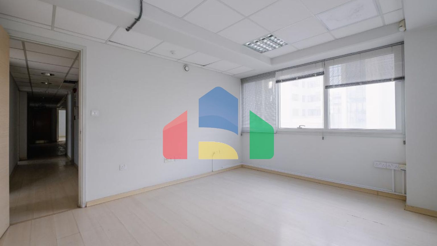 Продаж - Бізнес 200 m² В Никосии