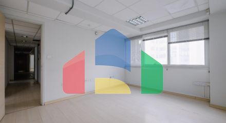 Продаж - Бізнес 200 m² В Никосии