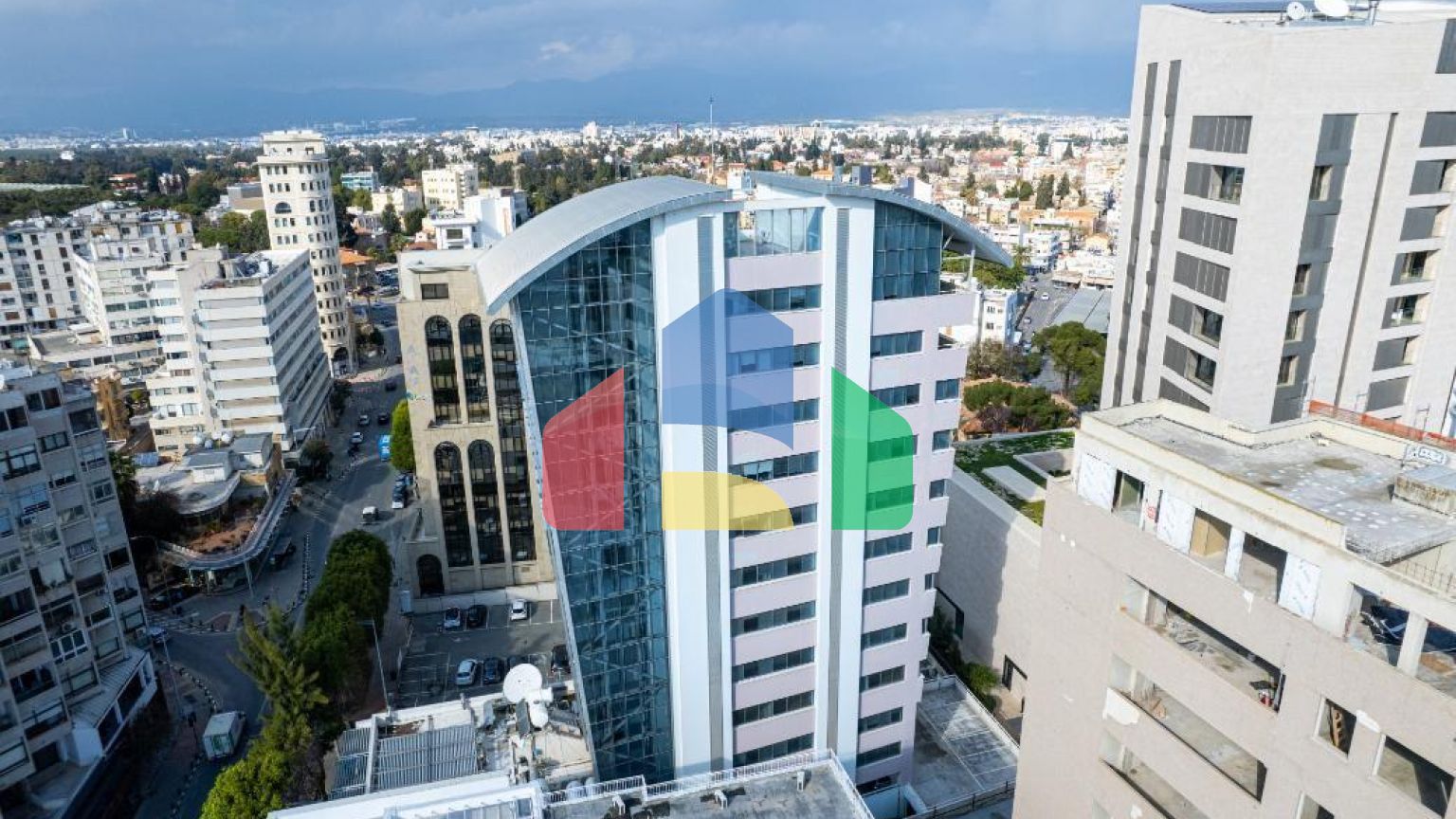 Продаж - Бізнес 200 m² В Никосии