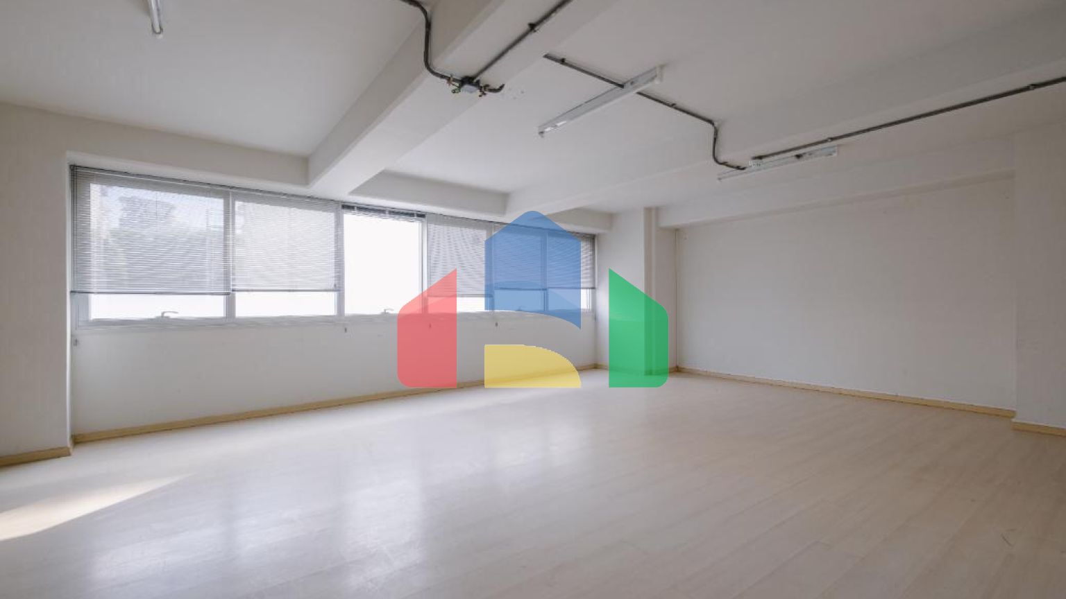 Продаж - Бізнес 200 m² В Никосии