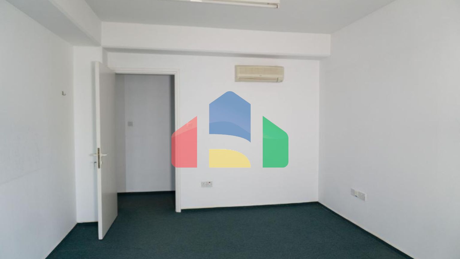 Продаж - Бізнес 331 m² В Никосии