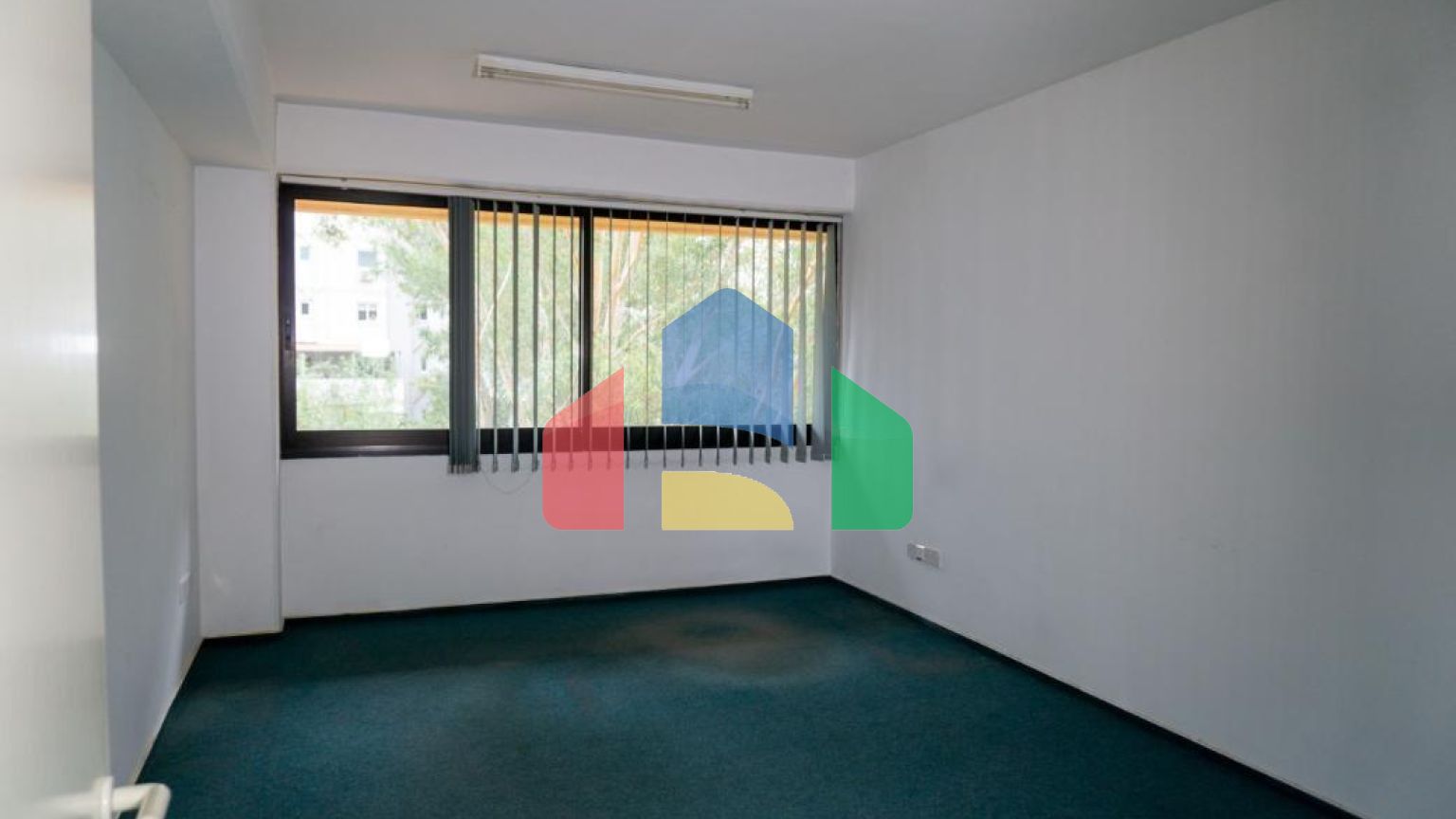 Продаж - Бізнес 331 m² В Никосии