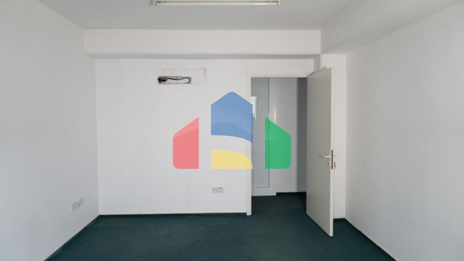 Продаж - Бізнес 331 m² В Никосии