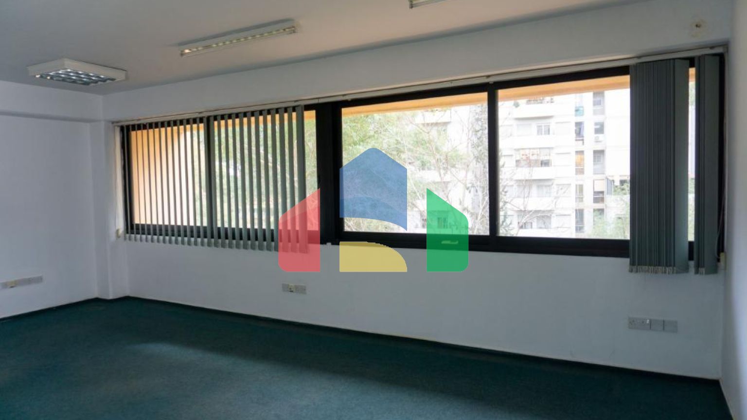 Продаж - Бізнес 331 m² В Никосии