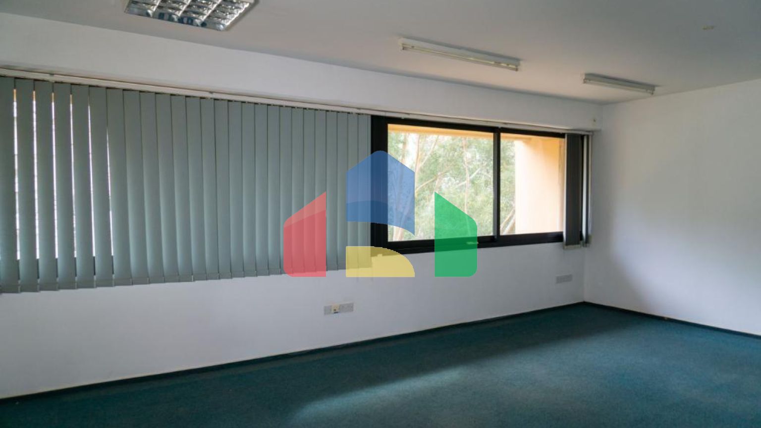 Продаж - Бізнес 331 m² В Никосии