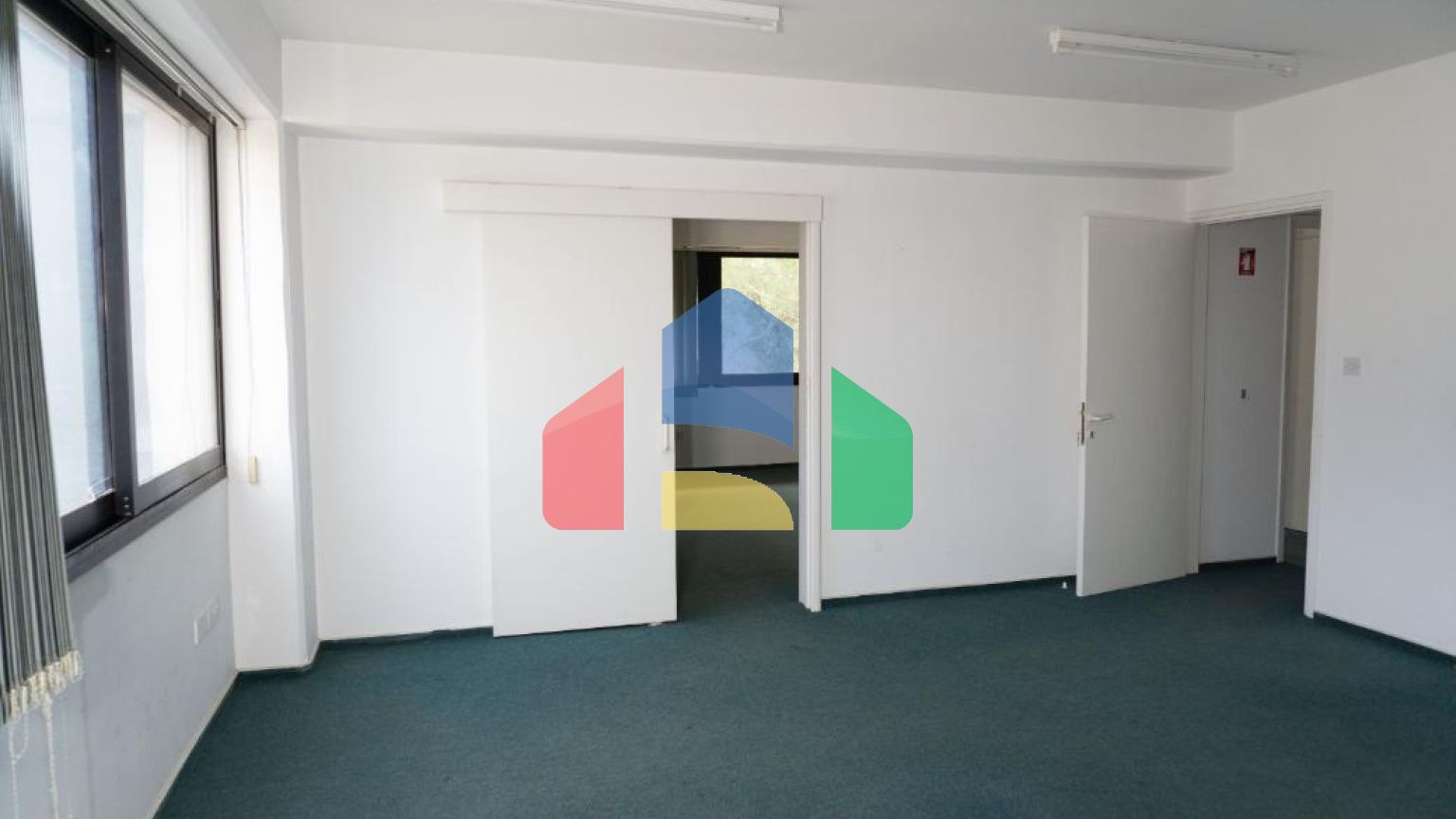 Продаж - Бізнес 331 m² В Никосии