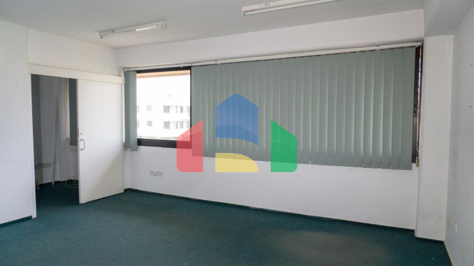 Продаж - Бізнес 331 m² В Никосии