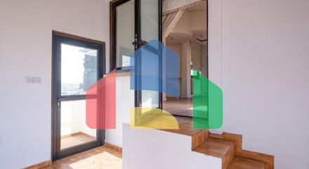 Продаж - Котедж 372 m² В Никосии