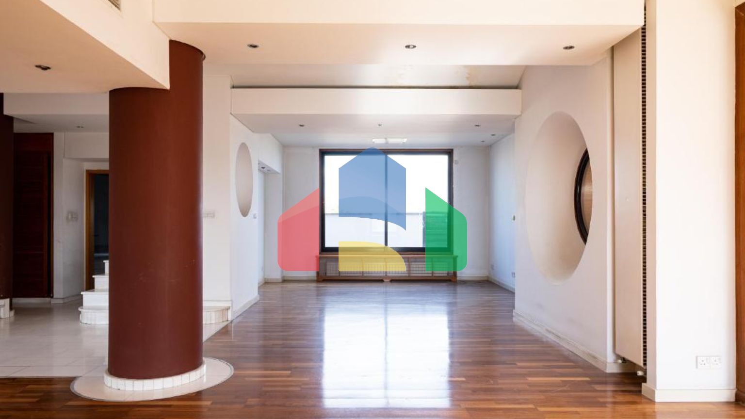 Продаж - Котедж 372 m² В Никосии