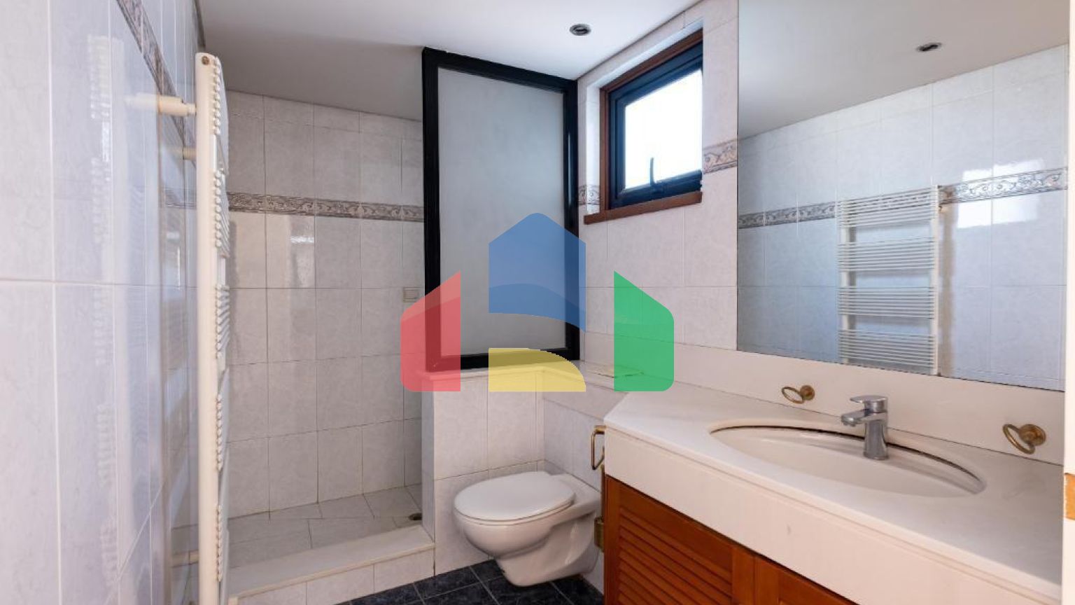 Продаж - Котедж 372 m² В Никосии