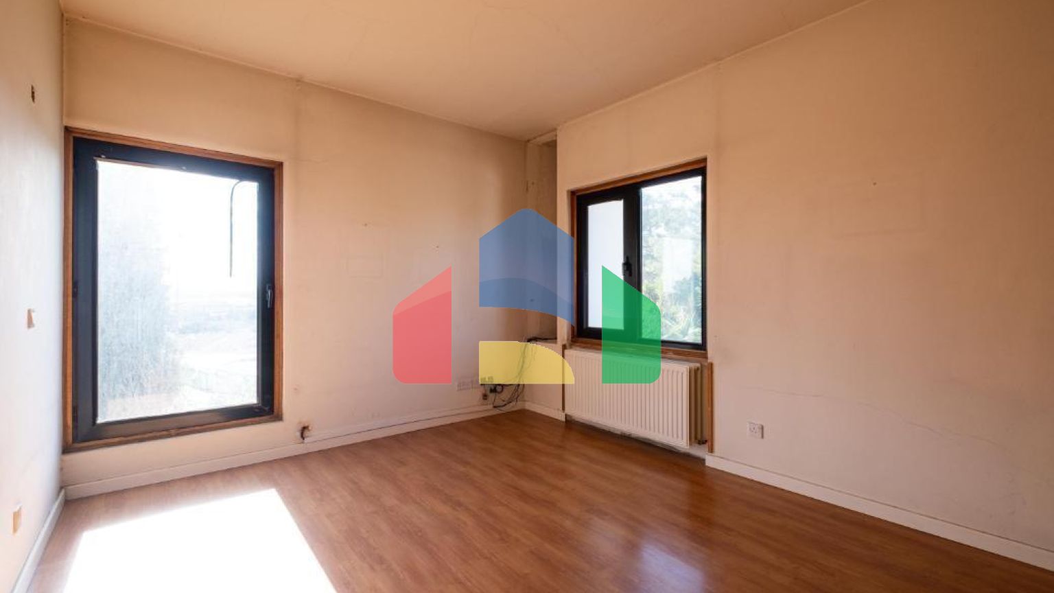 Продаж - Котедж 372 m² В Никосии