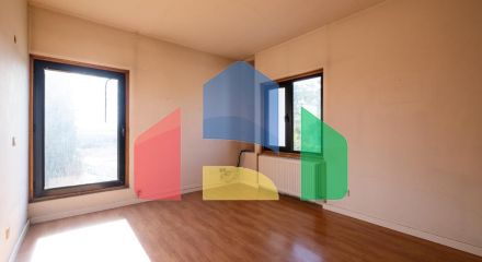 Продаж - Котедж 372 m² В Никосии