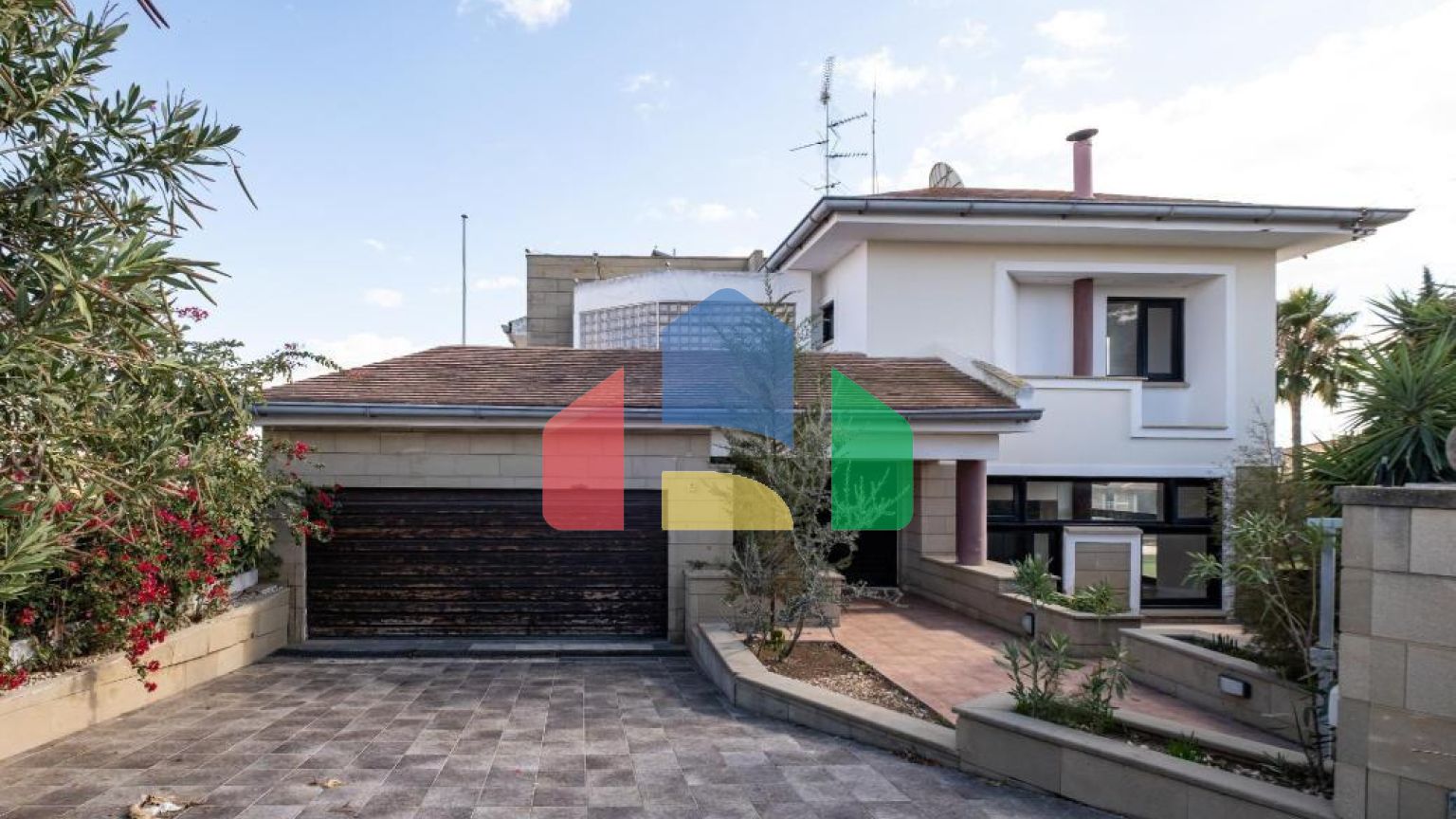 Продаж - Котедж 372 m² В Никосии