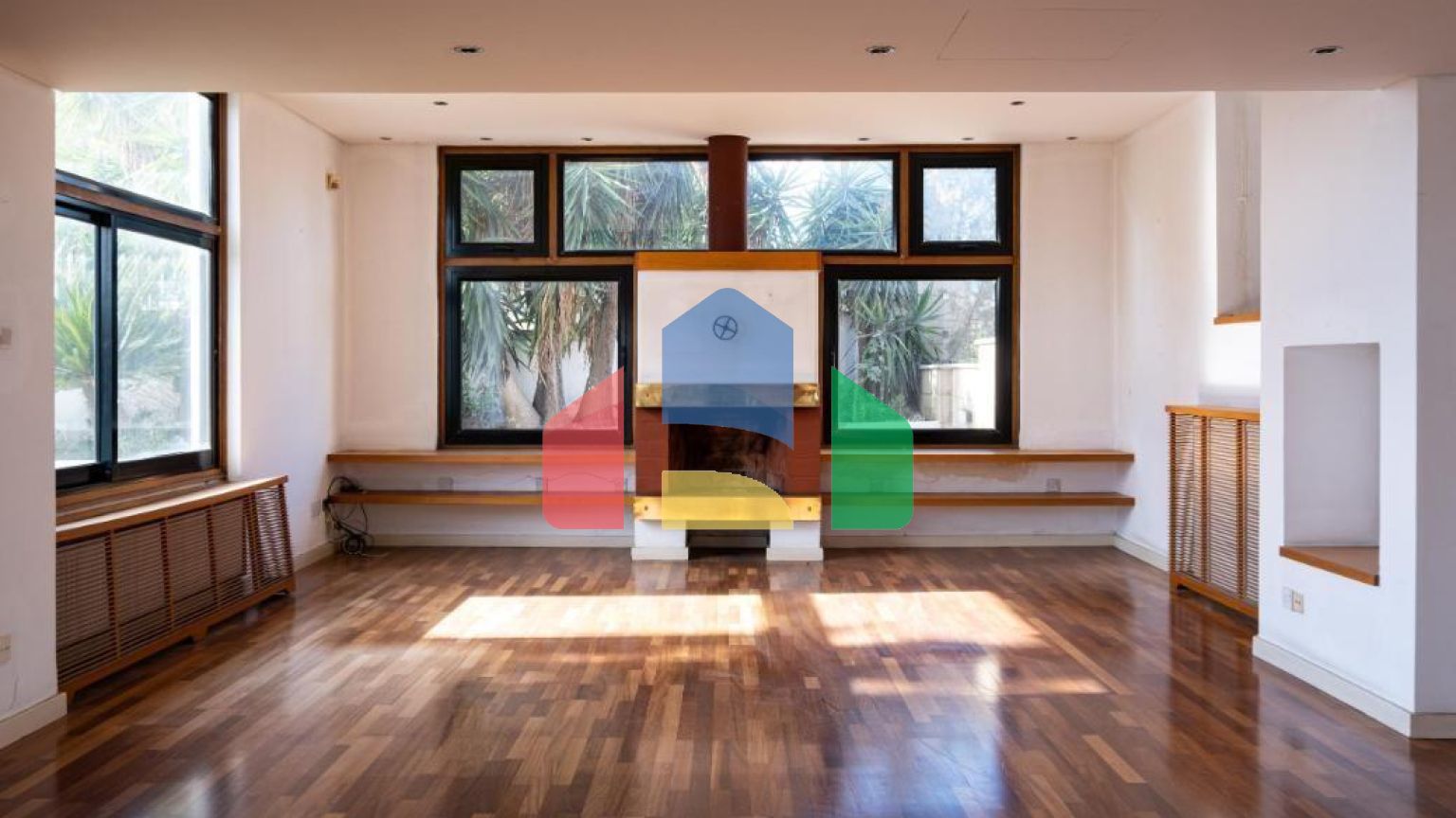 Продаж - Котедж 372 m² В Никосии