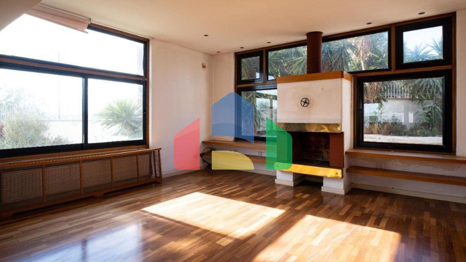 Продаж - Котедж 372 m² В Никосии