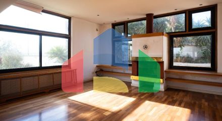 Продаж - Котедж 372 m² В Никосии