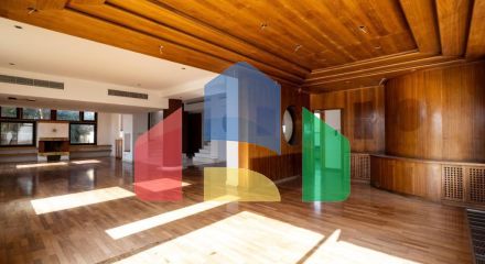 Продаж - Котедж 372 m² В Никосии