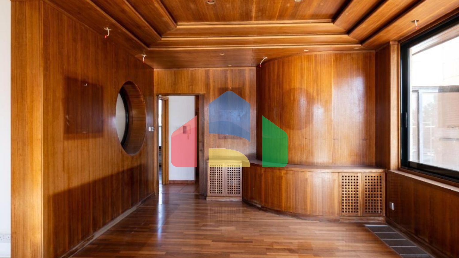 Продаж - Котедж 372 m² В Никосии