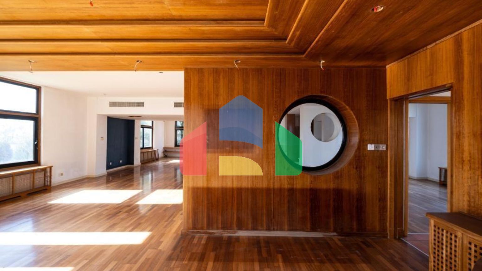 Продаж - Котедж 372 m² В Никосии