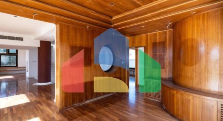 Продаж - Котедж 372 m² В Никосии