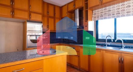 Продаж - Котедж 372 m² В Никосии