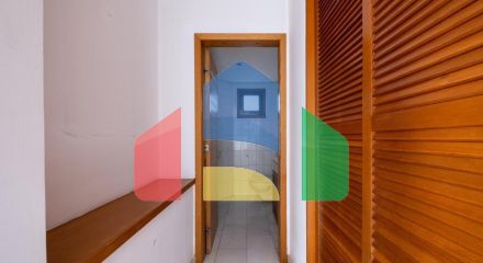 Продаж - Котедж 372 m² В Никосии