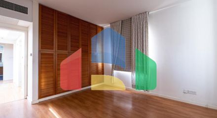 Продаж - Котедж 372 m² В Никосии