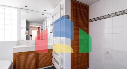 Продаж - Котедж 372 m² В Никосии