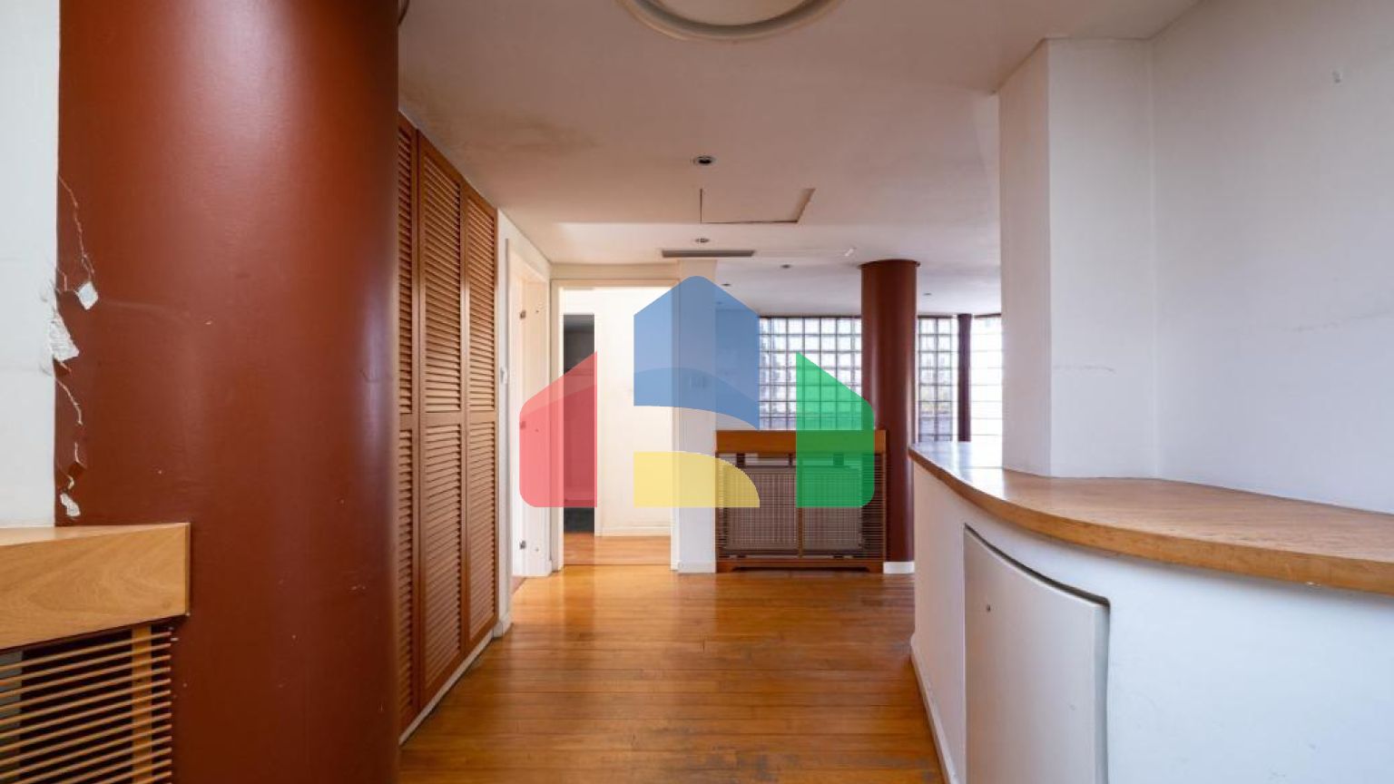 Продаж - Котедж 372 m² В Никосии