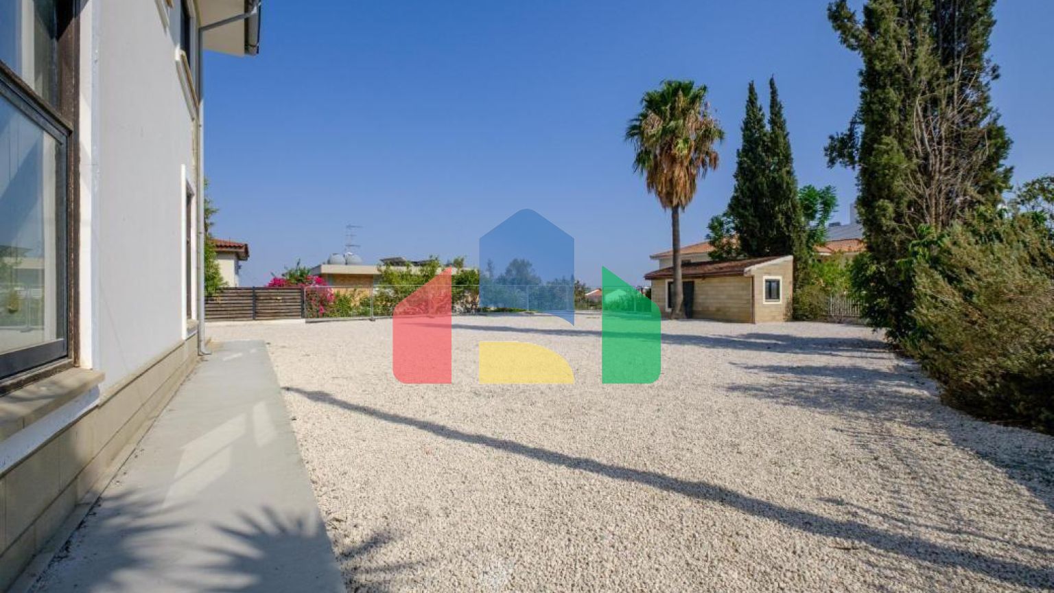 Продаж - Котедж 372 m² В Никосии