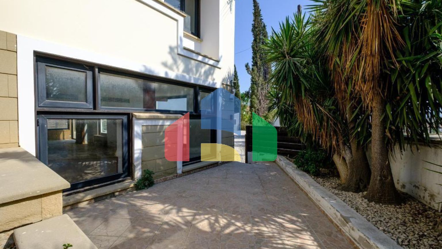 Продаж - Котедж 372 m² В Никосии