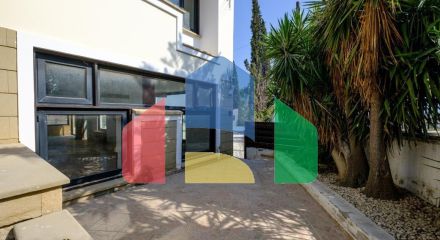 Продаж - Котедж 372 m² В Никосии