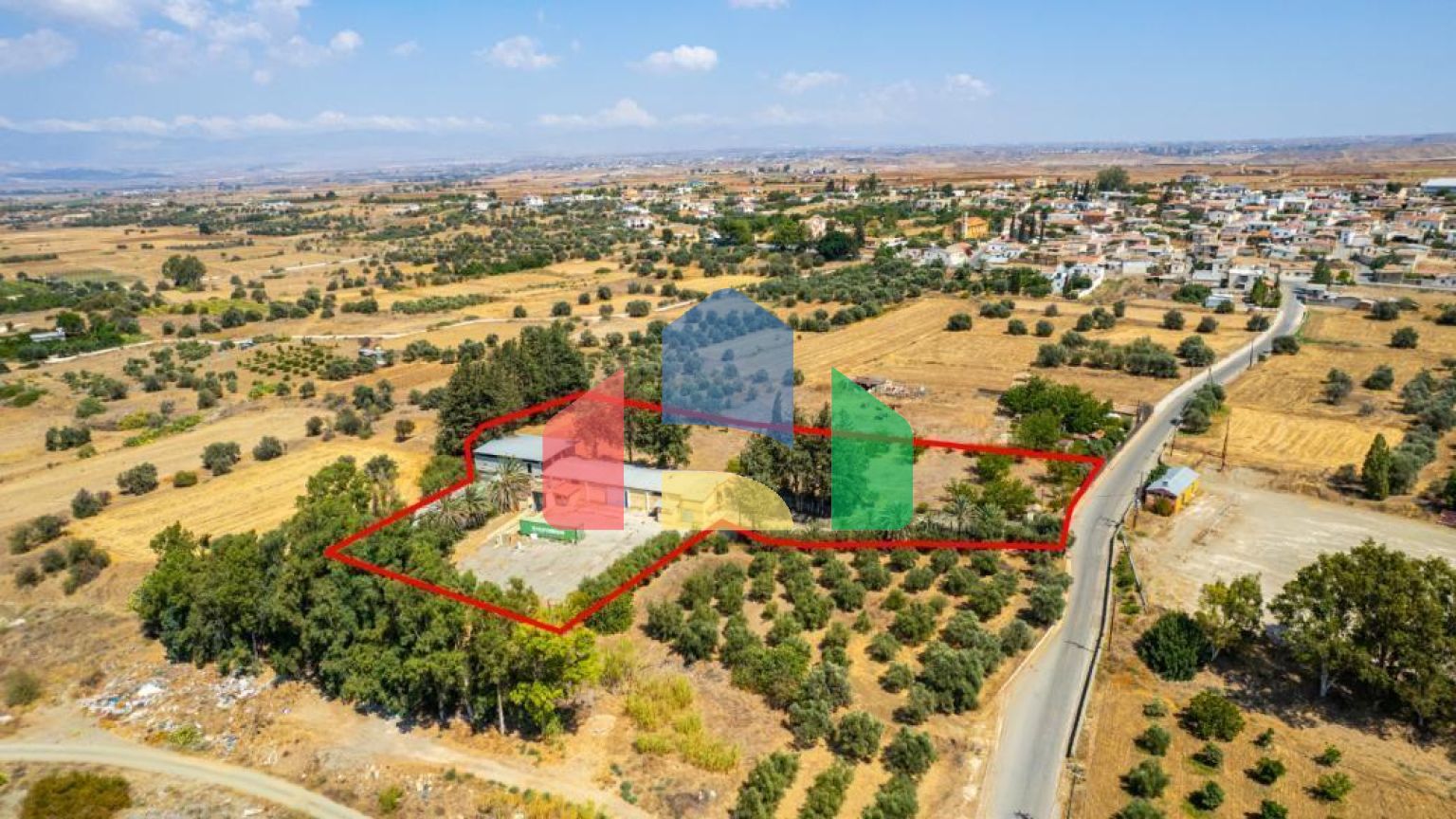 Продаж - Бізнес 890 m² В Никосии