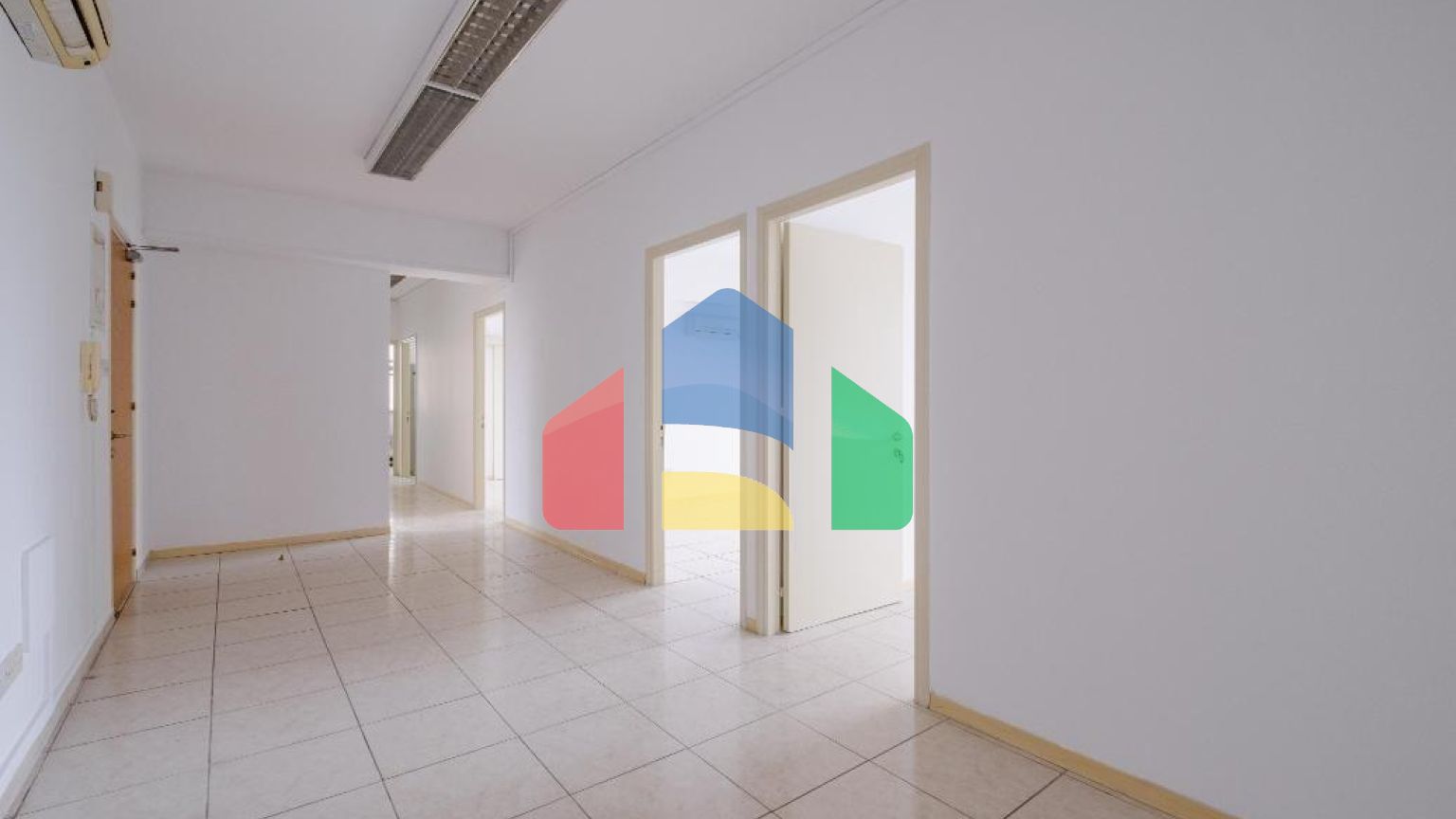 Продаж - Бізнес 184 m² В Никосии