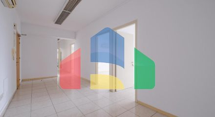 Продаж - Бізнес 184 m² В Никосии