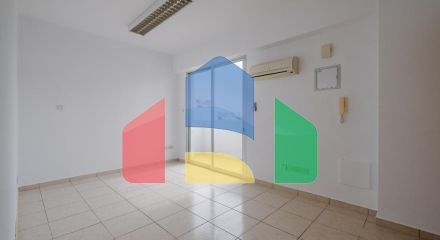 Продаж - Бізнес 184 m² В Никосии