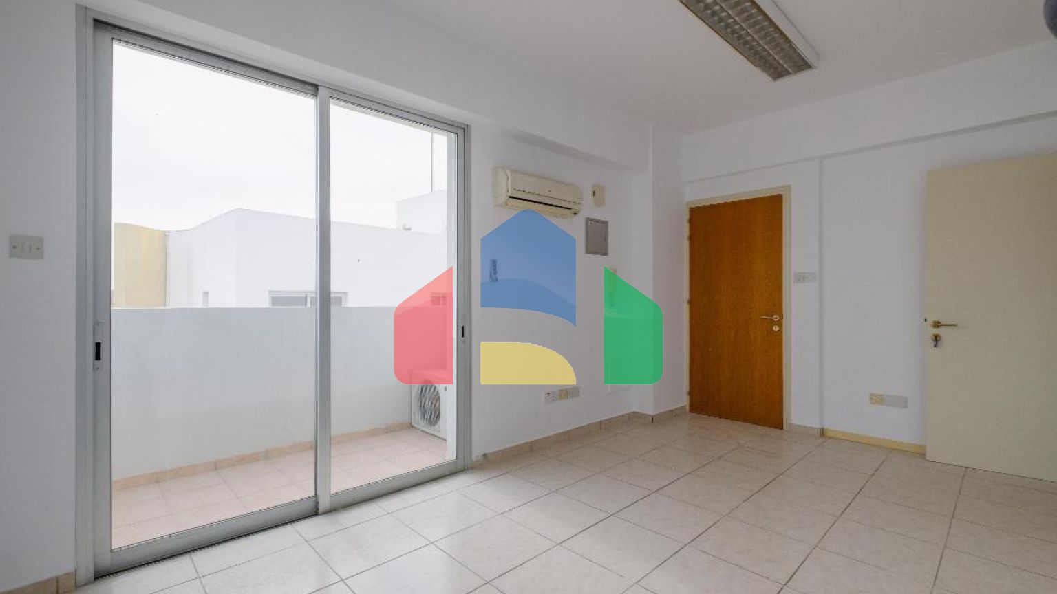 Продаж - Бізнес 184 m² В Никосии