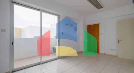 Продаж - Бізнес 184 m² В Никосии