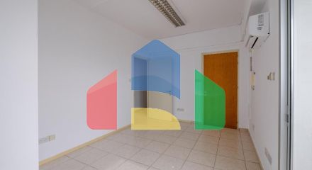 Продаж - Бізнес 184 m² В Никосии