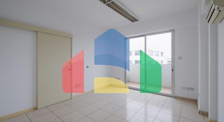 Продаж - Бізнес 184 m² В Никосии