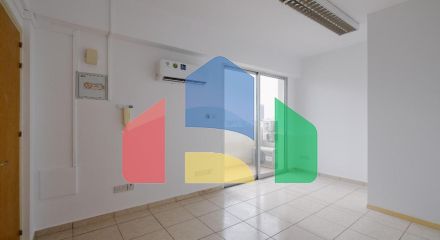 Продаж - Бізнес 184 m² В Никосии