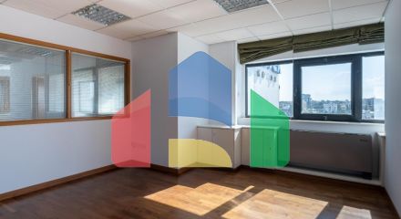 Продаж - Бізнес 238 m² В Никосии