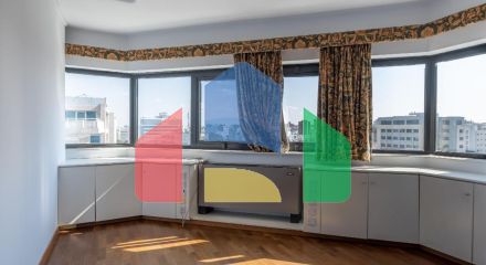 Продаж - Бізнес 238 m² В Никосии