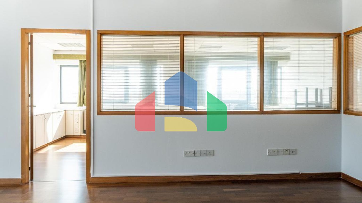 Продаж - Бізнес 238 m² В Никосии