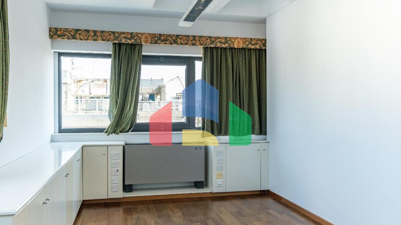 Продаж - Бізнес 238 m² В Никосии