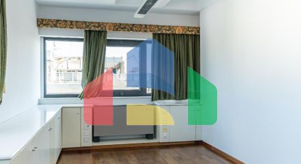 Продаж - Бізнес 238 m² В Никосии