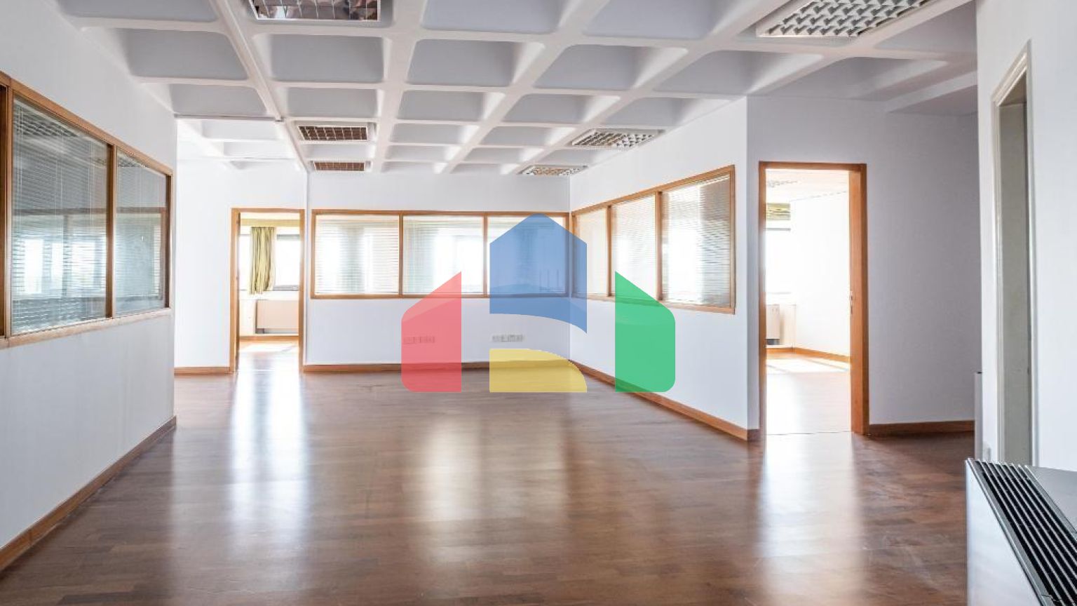 Продаж - Бізнес 238 m² В Никосии