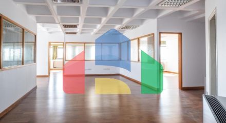 Продаж - Бізнес 238 m² В Никосии