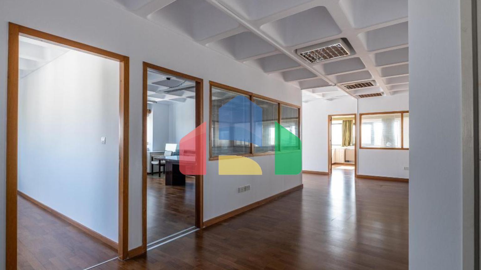 Продаж - Бізнес 238 m² В Никосии