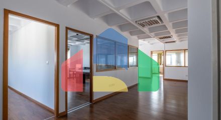 Продаж - Бізнес 238 m² В Никосии